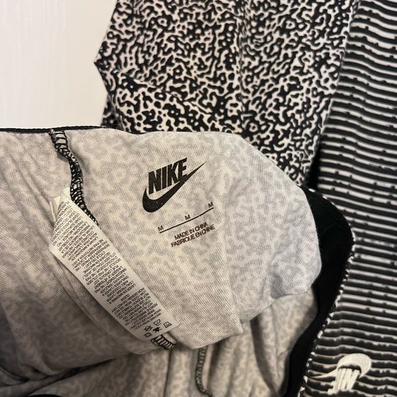 2 pairs of Nike Leggings - Picture 7 of 7